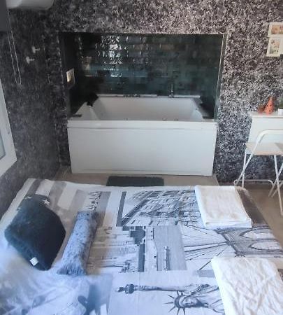 Latorre Jacuzzi Jerez Apartment เฮเรซ เด ลาฟรอนเตรา ภายนอก รูปภาพ
