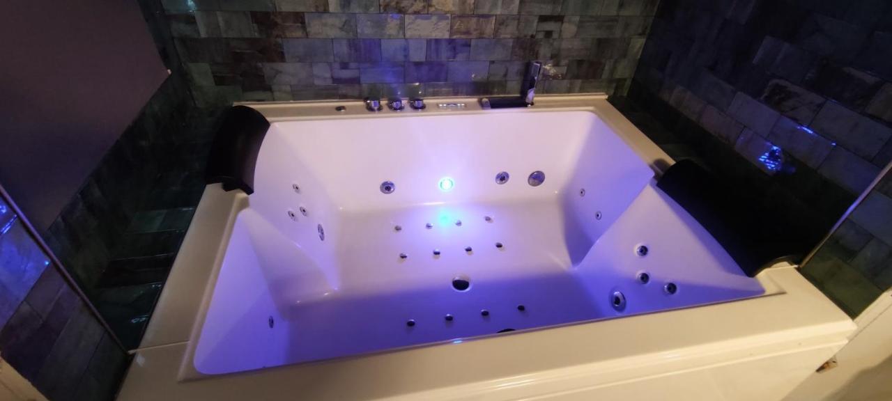 Latorre Jacuzzi Jerez Apartment เฮเรซ เด ลาฟรอนเตรา ภายนอก รูปภาพ