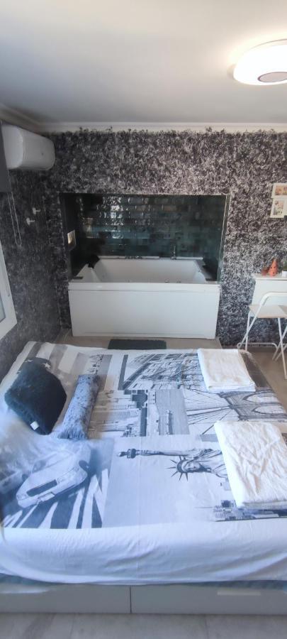 Latorre Jacuzzi Jerez Apartment เฮเรซ เด ลาฟรอนเตรา ภายนอก รูปภาพ
